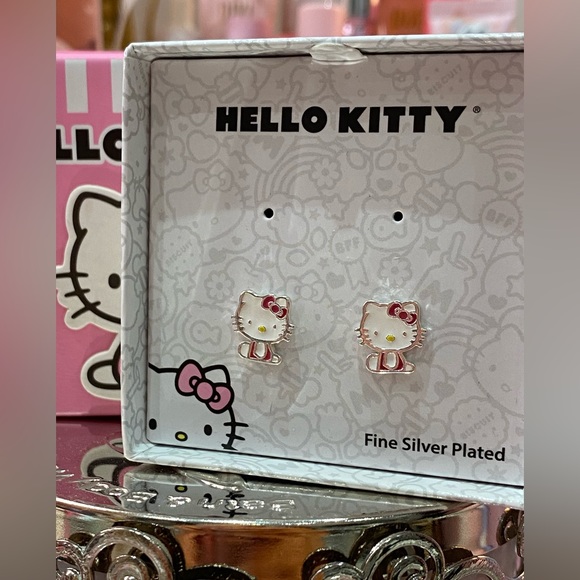 BNIB HELLO KITTY SILVER EARRINGS - Picture 5 of 6